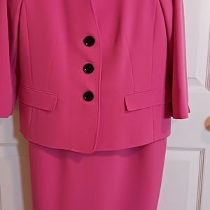 Kasper dress/Jacket.  Size 10. Fuschia. Black button closure.  Worn once.